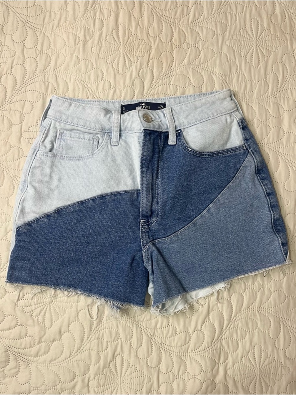 Hollister Ultra High Rise Size 7 Mom Shorts 0 W 24 Three Tone Jean Denim